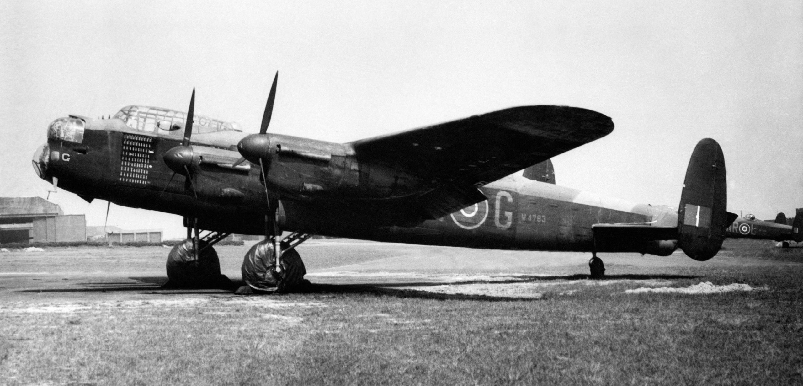 Un bombardero Lancaster similar al que llevó a Arthur Narracott sobre el Canal el 6 de junio de 1944